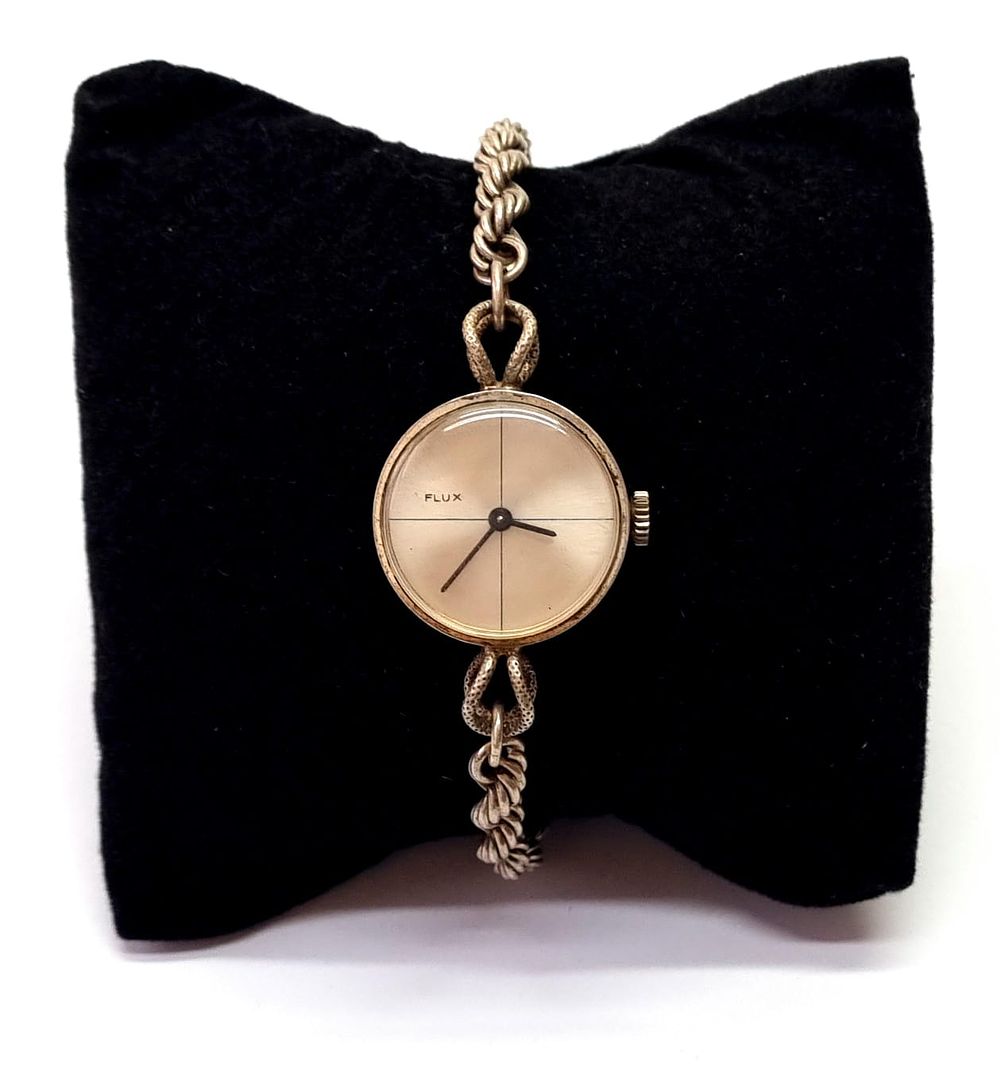 שעון וינטג' איכותי, עשוי כסף מלא כולל הרצועה. 
מנגנון מכאני, נראה ונשמע במצב עבודה (אין אחריות 