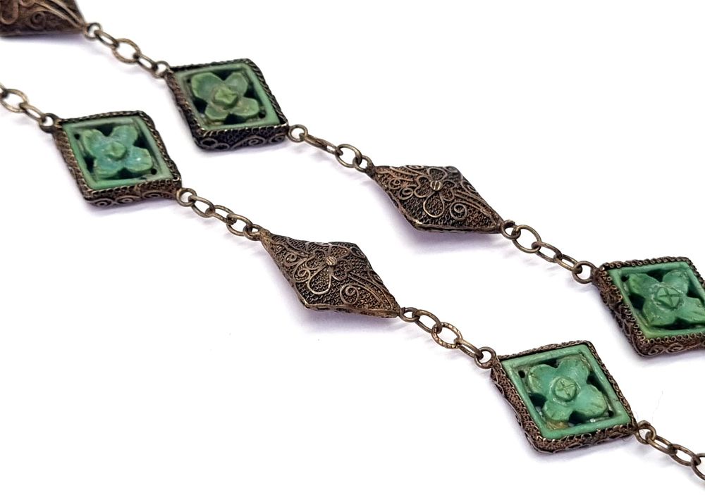 "שרשרת מזל" סינית עתיקה מאוד ואותנטית. עבודת צורף אמן עדינה ומרשימה, כל חוליה עשויה בעבודת יד 