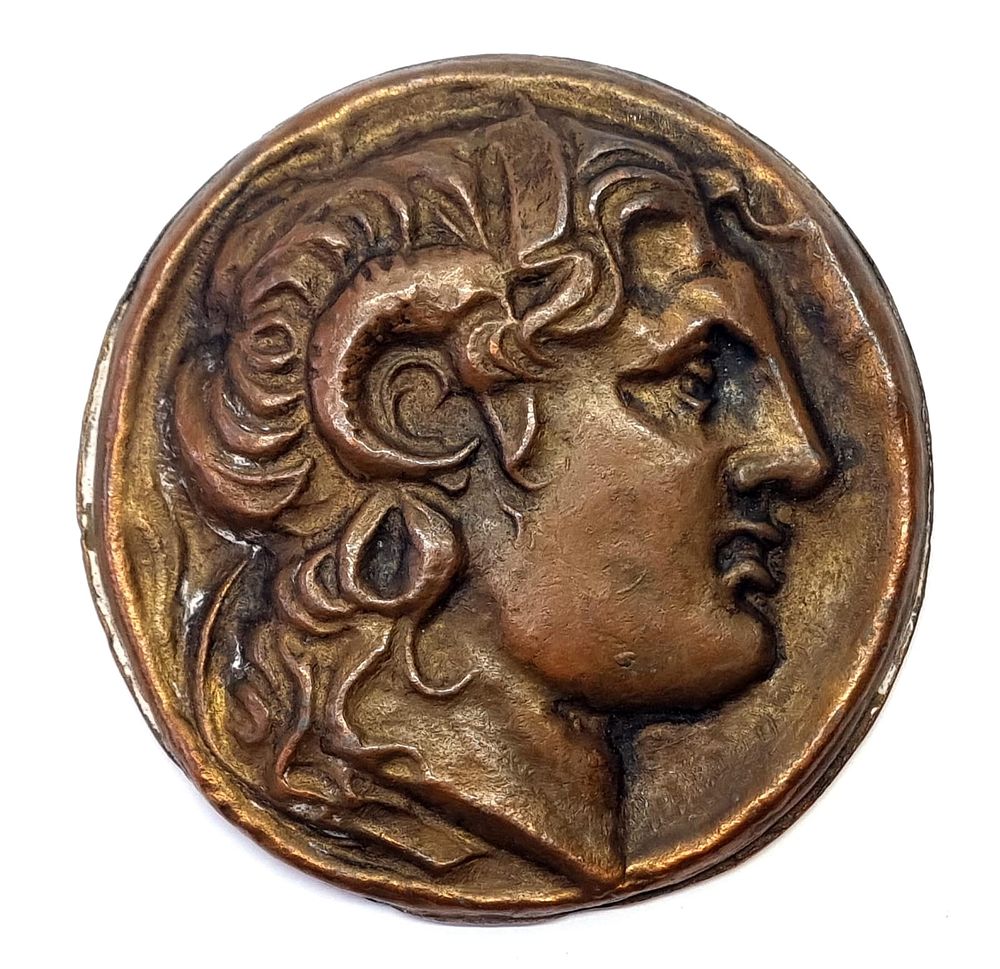 משקולת נייר כבדה וישנה של אלכסנדר מוקדרן? 
קוטר מקסימלי כ- 7.5 ס"מ