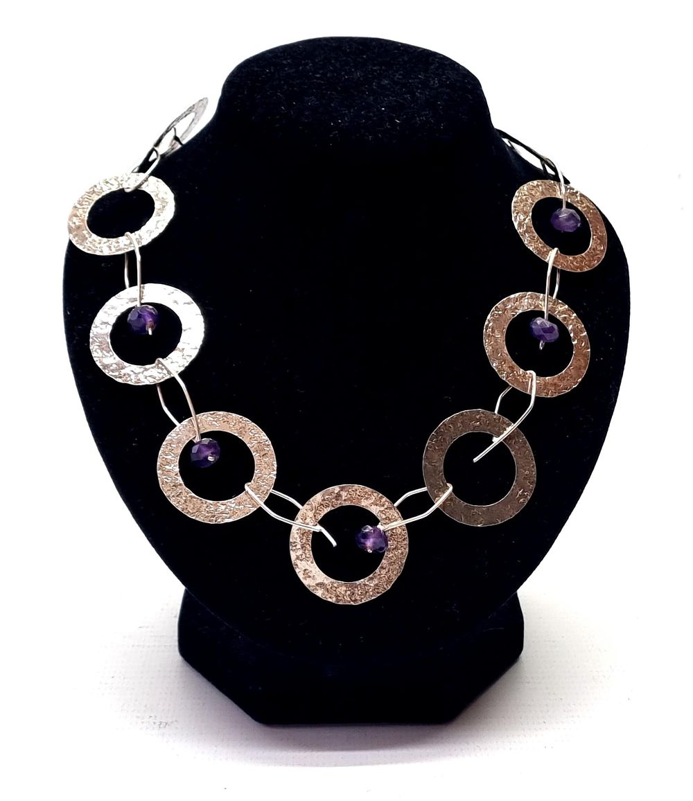 ענק כסף ואבני אמטיסט גדול ומרשים, בעיצובו של יגאל אבינועם. 
חדש לחלוטין לא היה בשימוש מעולם. 