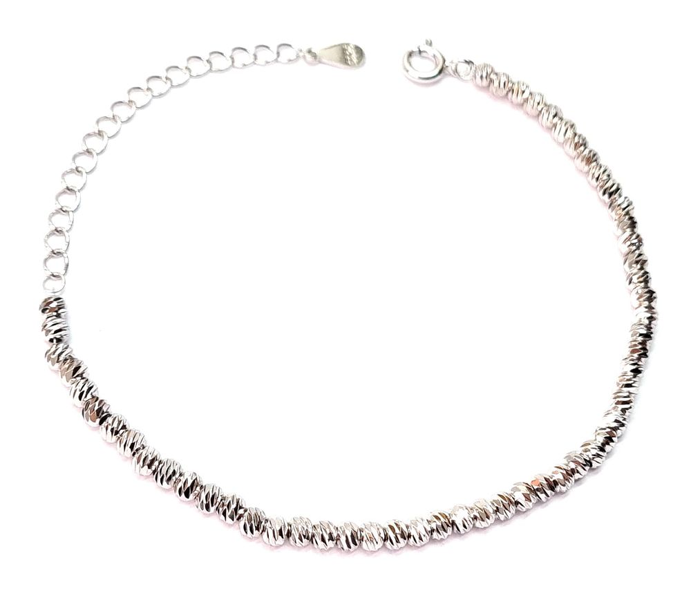 חדש לחלוטין
. צמיד כסף איכותי ויפה בעל מראה יוקרתי ובאיכות עלית. 
הגיע מחנות תכשיטים שנסגרה ולא 