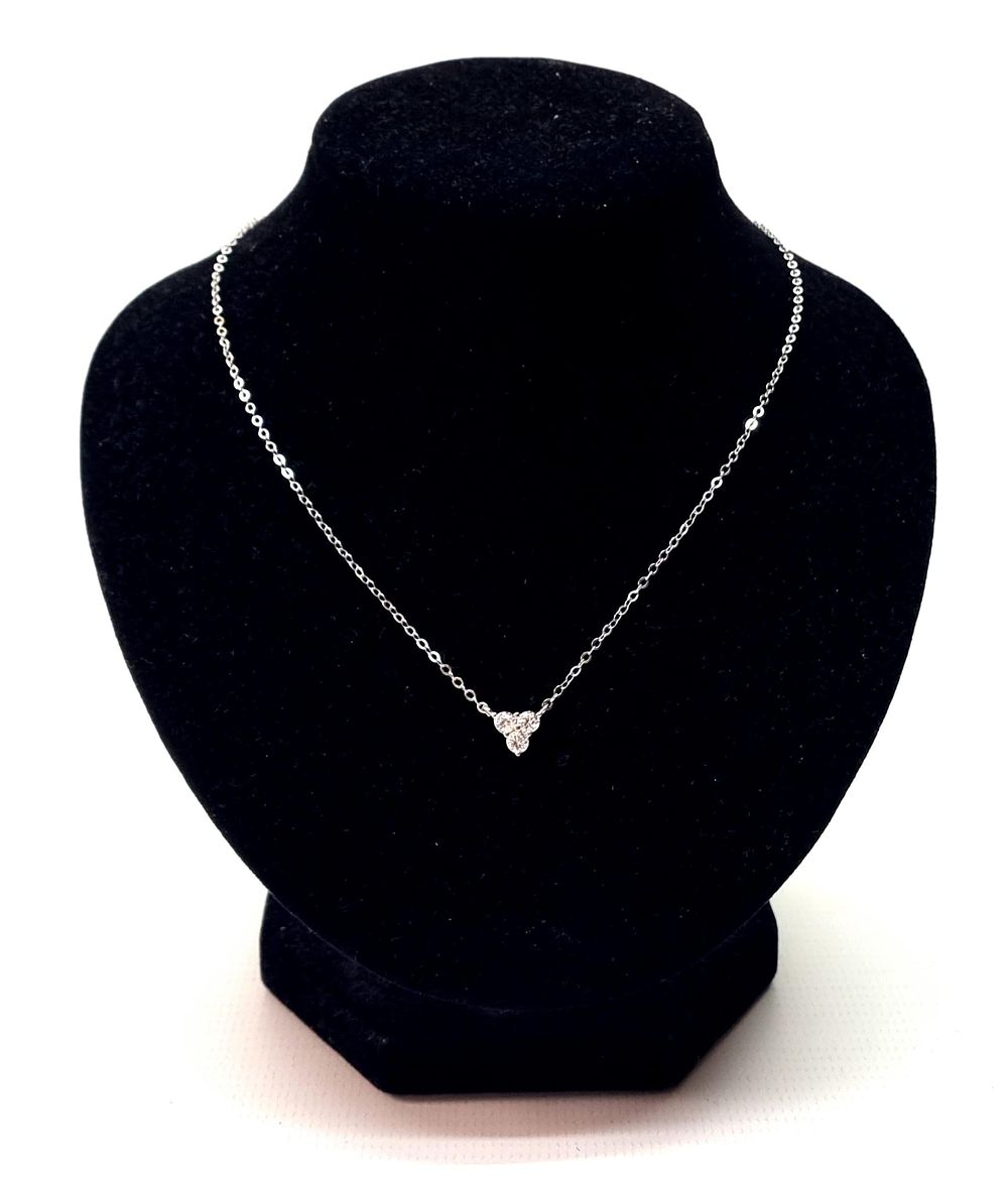 חדשה לחלוטין
. שרשרת כסף, עדינה, איכותית ויפה בעלת מראה יוקרתי ובאיכות עלית. 
הגיעה מחנות 