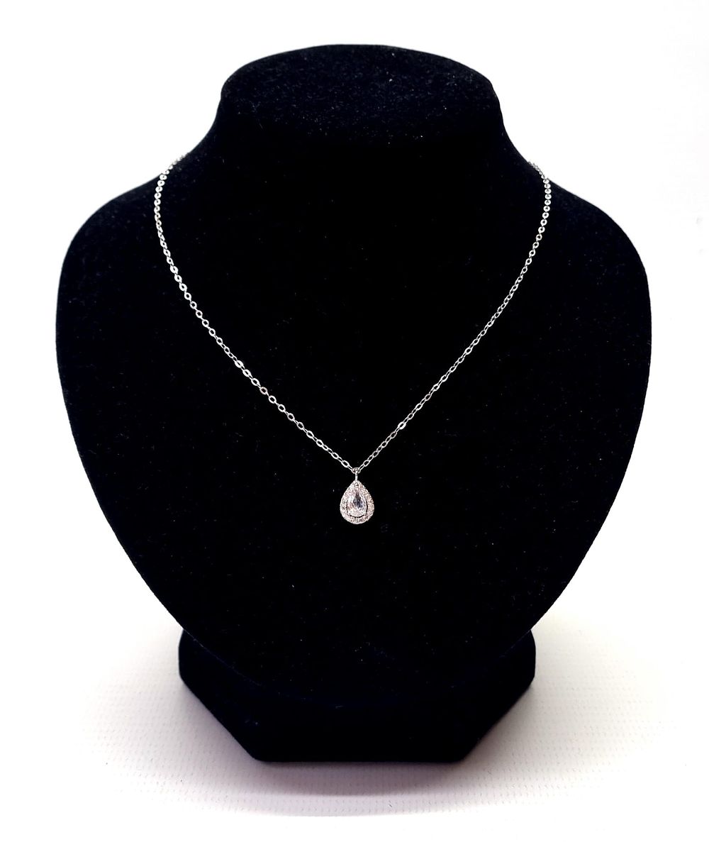 חדשה לחלוטין
. שרשרת כסף, עדינה, איכותית ויפה בעלת מראה יוקרתי ובאיכות עלית. 
הגיעה מחנות 