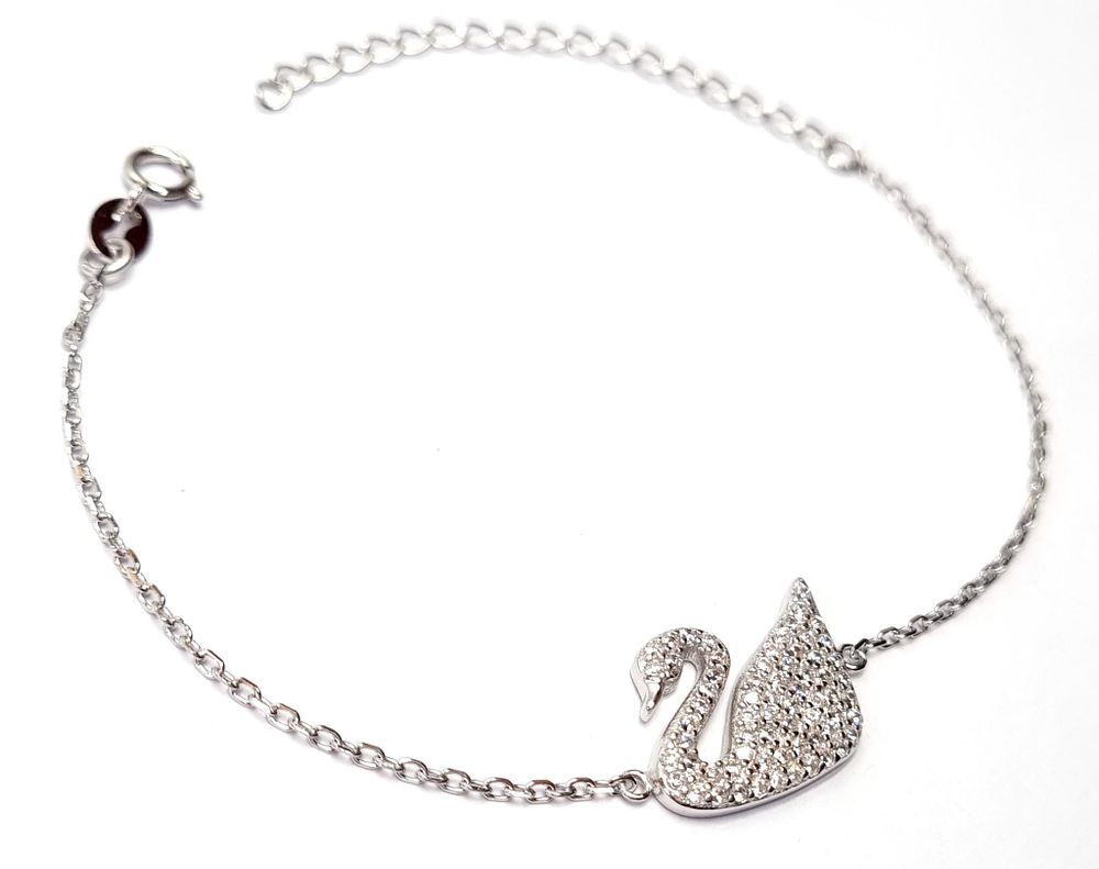 חדש לחלוטין
. צמיד כסף עדין, איכותי ויפה בעל מראה יוקרתי ובאיכות עלית. 
הגיע מחנות תכשיטים 