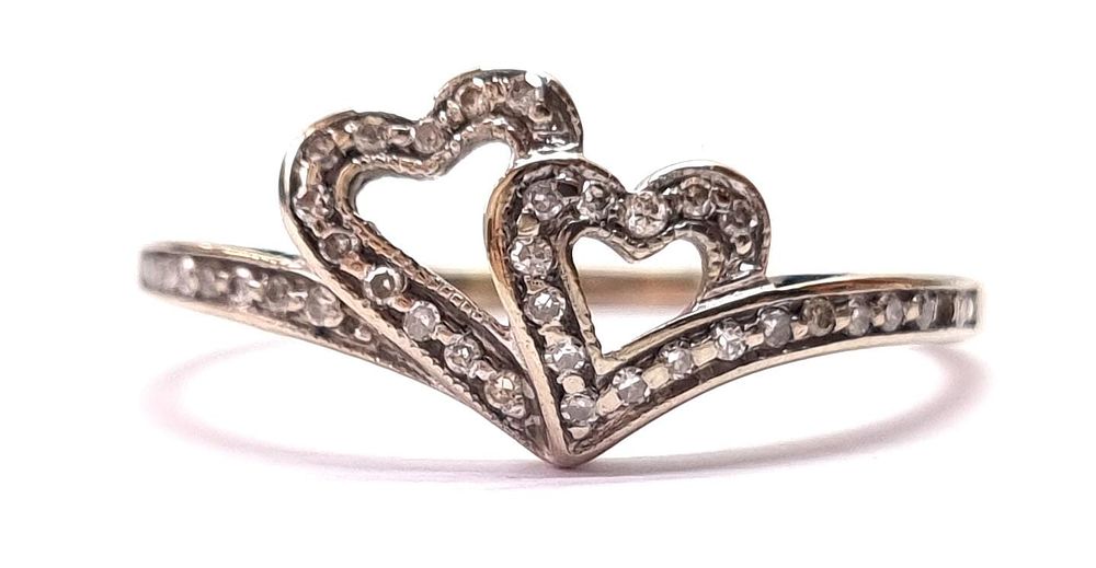 טבעת זהב לבן 14k וינטג', עדינה ויפהפייה, משובצת יהלומים טבעיים, קטנטנים ונוצצים במשקל כולל של 