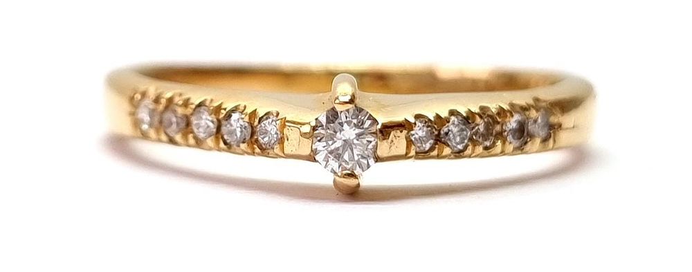 טבעת זהב 14k וינטג' עדינה, יוקרתית ומדהימה. 
משובצת יהלומים טבעיים במשקל כולל של כ- 0.20ct. 