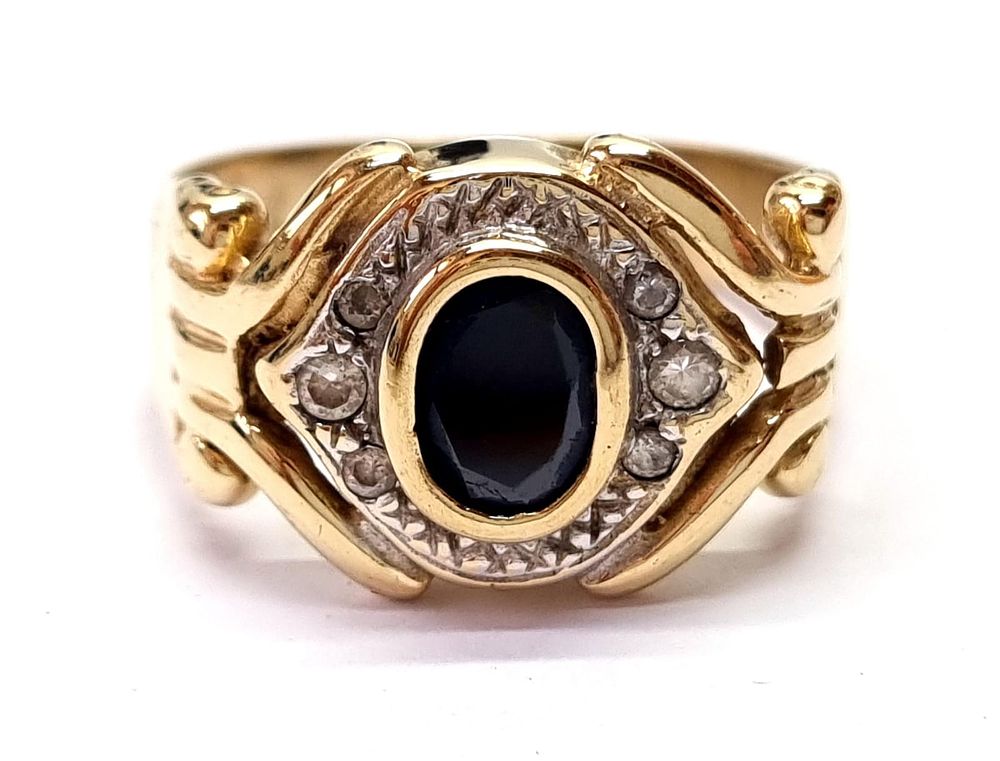 טבעת זהב 14k וינטג', לדעתי יוניסקס - מתאימה גם לגבר וגם לאישה. 
משובצת אבני זירקוניה קטנות. 