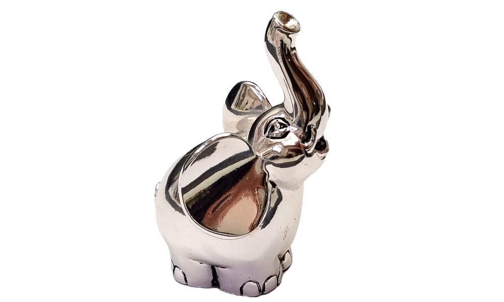 הצורפים
. פיגורת כסף אלקטרופורמינג, קטנה ויפה, בדגם פיל. חתומה הצורפים 925. 
משקל: 88 גרם 
מידות 