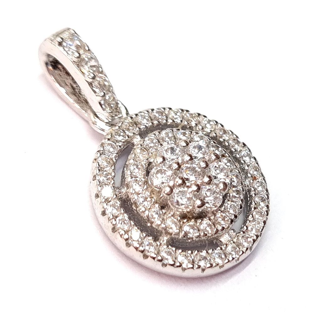 תליון כסף 925, איכותי ומרהיב. 
הגיע מתצוגת ויטרינה של חנות תכשיטים שנסגרה, כנראה לא היה בשימוש. 