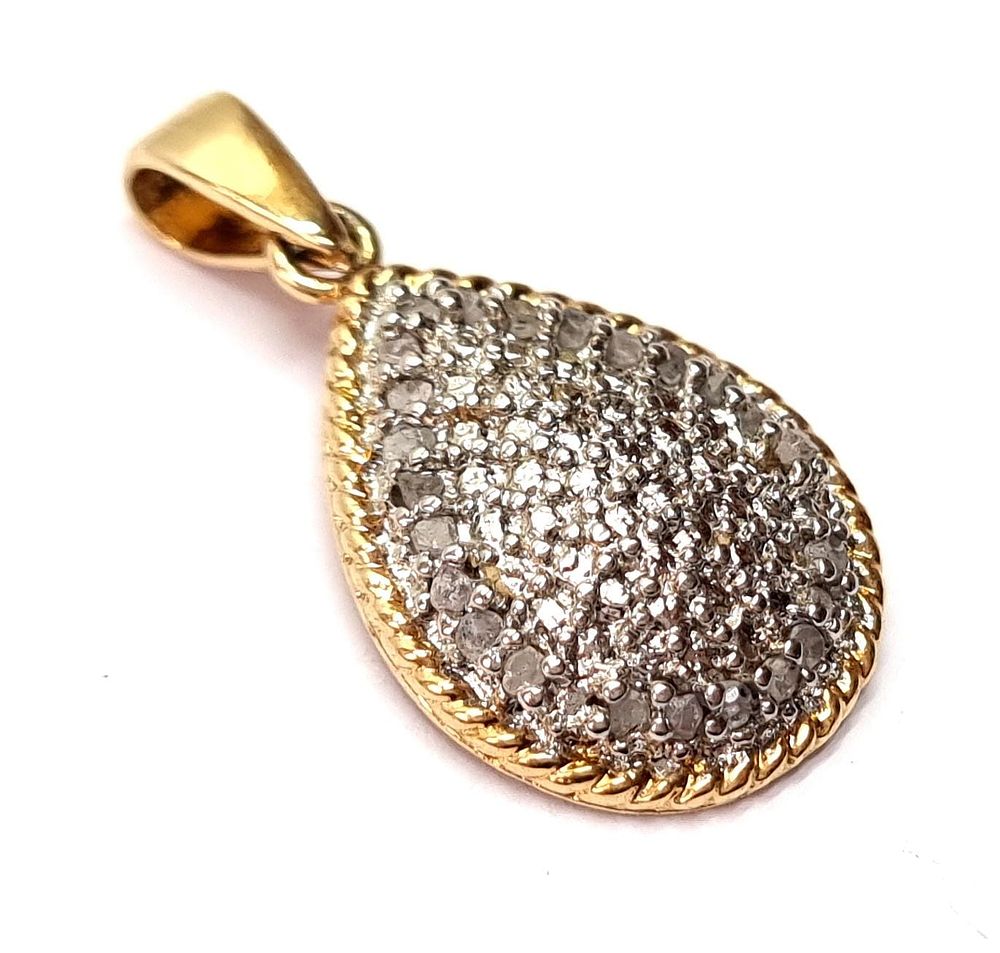 תליון כסף 925, איכותי ומרהיב. 
הגיע מתצוגת ויטרינה של חנות תכשיטים שנסגרה, כנראה לא היה בשימוש. 