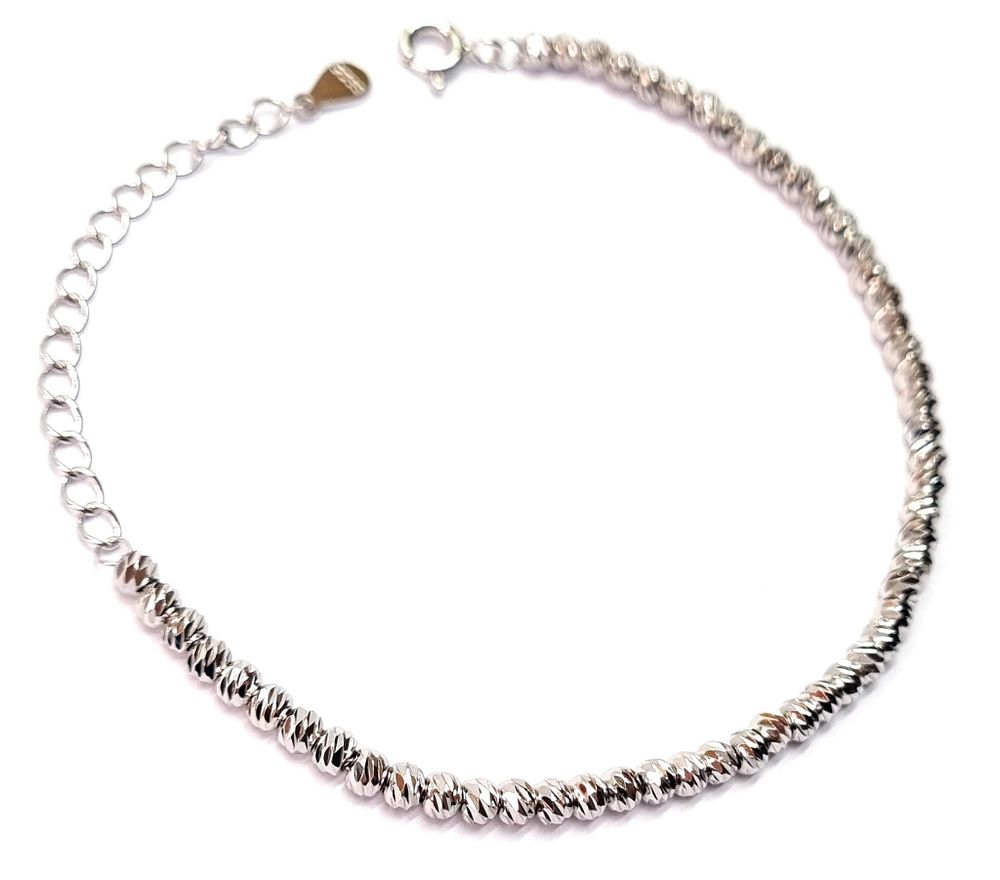 חדש לחלוטין
. צמיד כסף איכותי ויפה, בעל מראה יוקרתי ובאיכות עלית. 
הגיע מחנות תכשיטים שנסגרה ולא 