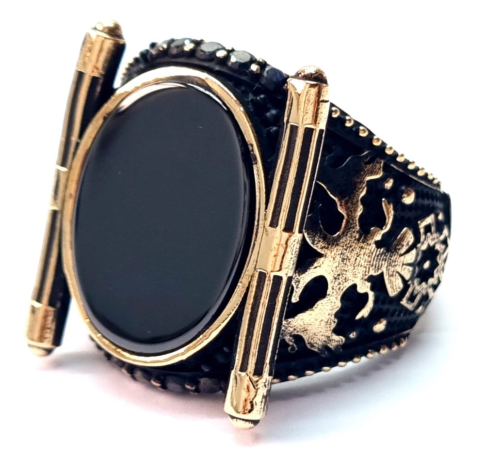 טבעת כסף מאסיבית חדשה לגבר
. טבעת כסף 925 משולבת נחושת מוזהבת ואבן חן. חדשה לחלוטין, מאסיבית 