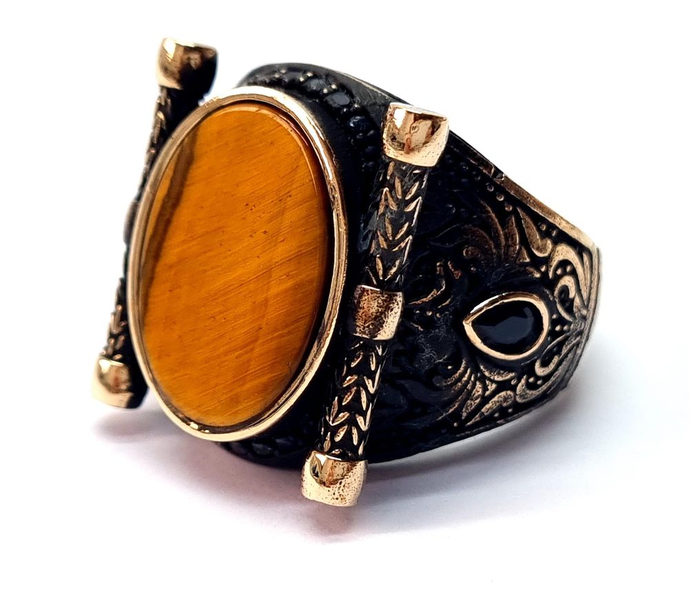 טבעת כסף מאסיבית חדשה לגבר
. טבעת כסף 925 משולבת נחושת מוזהבת ואבן חן. חדשה לחלוטין, מאסיבית 