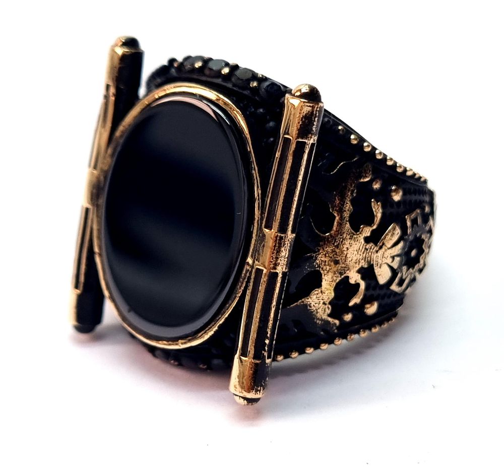 טבעת כסף מאסיבית חדשה לגבר
. טבעת כסף 925 משולבת נחושת מוזהבת ואבן חן. חדשה לחלוטין, מאסיבית 