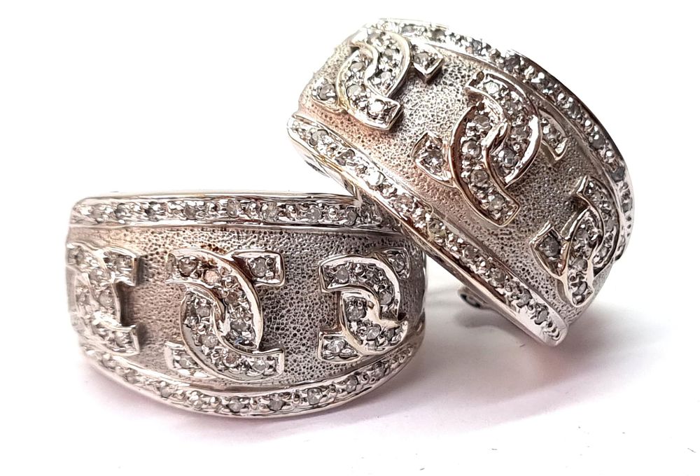 זוג עגילי זהב לבן 14k, וינטג' מהממים, משובצים יהלומים טבעיים קטנים במשקל כולל של כ- 0.60ct בשני 