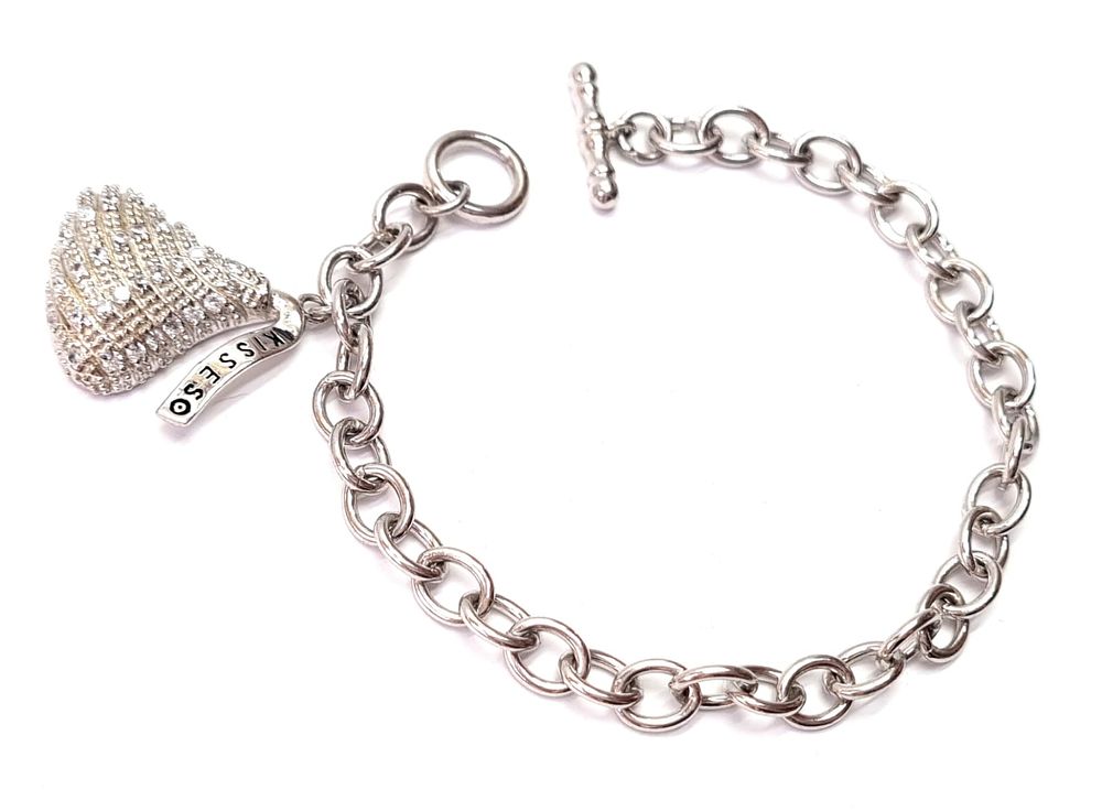 צמיד כסף, איכותי ומרשים. חדש לחלוטין. באיכות גבוהה. חתום 925. 
אורך צמיד כ- 18 ס"מ 
רוחב צמיד 