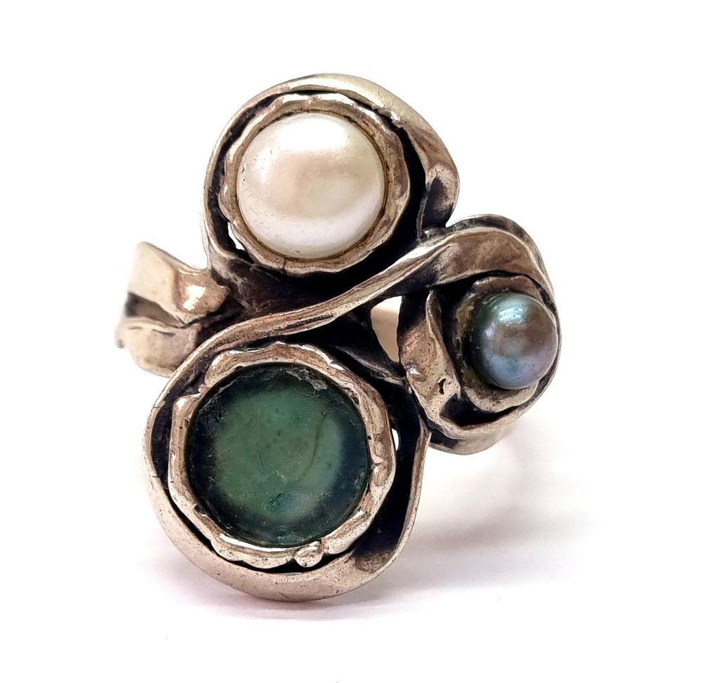 טבעת כסף וינטג', גדולה ומרהיבה, באיכות מעולה. חתומה 925. 
משקל: 7 גרם 
מידה: 9 
אורך מקסימלי של 