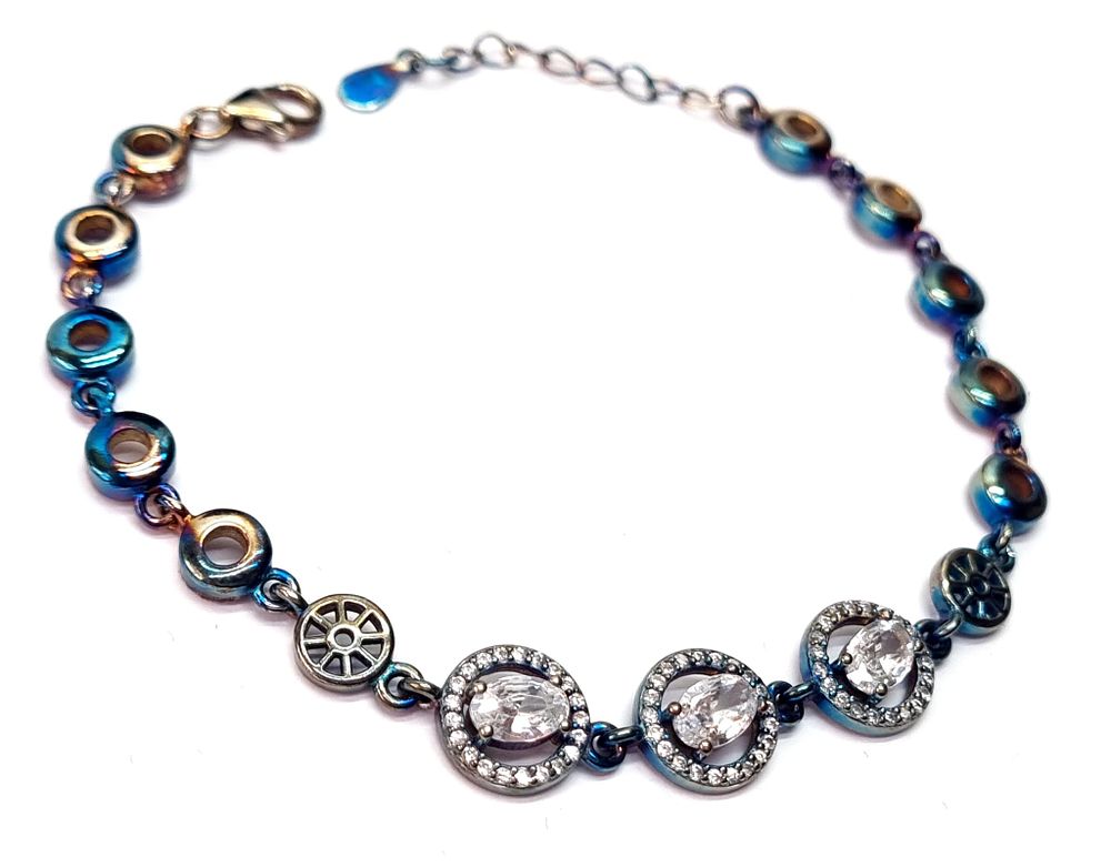 תכשיט כסף יוקרתי, חדש לחלוטין, הגיע מפירוק/סגירת חנות תכשיטי כסף בטבריה. 
היו מאוחסנים כ- 3 