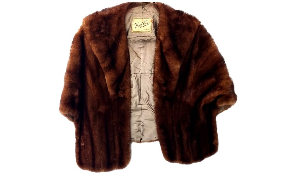 ג'קט/ עליונית פרווה, וינטג', איכותית מאוד, אמריקאית. 
נא לשים לב ללא שרוולים, מיועדת רק לסגנון 