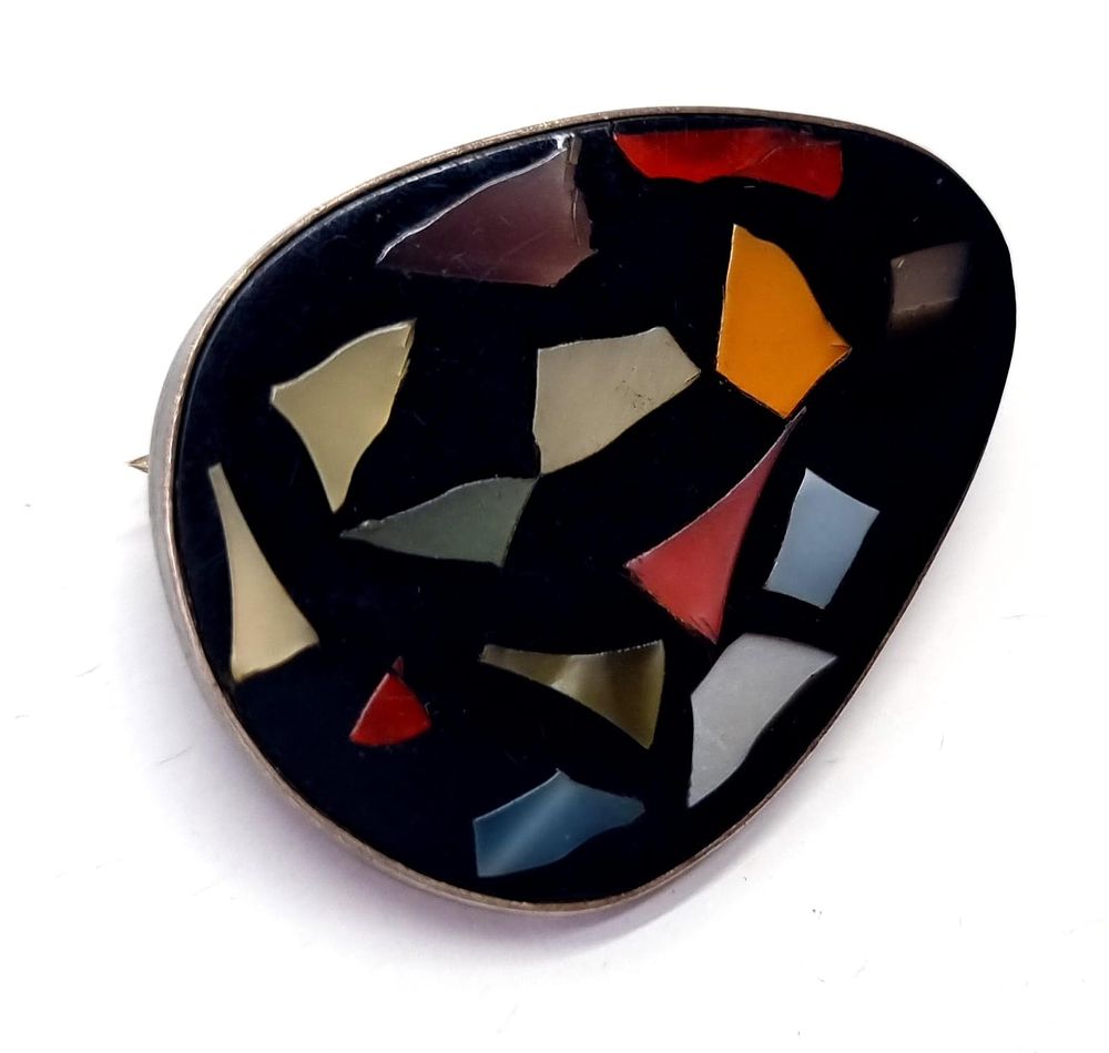 סיכת כסף, ישראלינה, וינטג', שנות ה-60. 
חתומה Israel 925. 
מידות מקסימליות כ- 34x25 מ"מ 
משקל: 