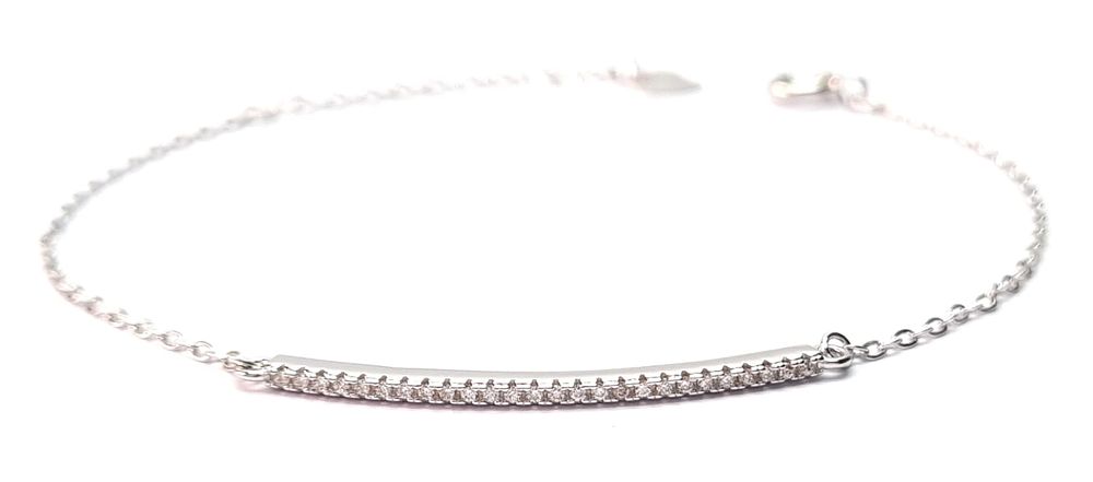 חדש לחלוטין
. צמיד כסף עדין, איכותי ויפה בעל מראה יוקרתי ובאיכות עלית. 
הגיע מחנות תכשיטים 