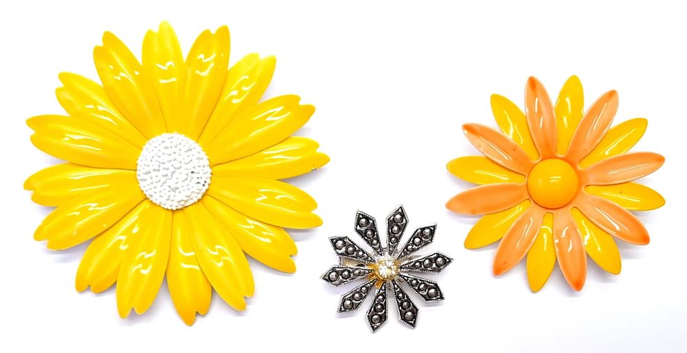 לוט 3 סיכות אופנה, וינטג', יפות ומרהיבות בצבעים וגדלים שונים. 
שמורות במיוחד. 
קוטר הגדולה 