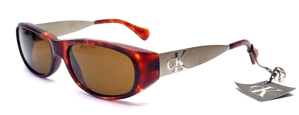 Calvin Klein
. משקפי שמש וינטג' חדשים לחלוטין באיכות עלית, לא היו בשימוש מעולם. 
הגיעו מעזבון 
