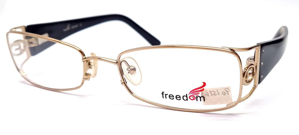 Freedom . מסגרת איכותית ויוקרתית למשקפי ראיה. מסגרת וינטג', חדשה לחלוטין שהגיעה מחנות אופטיקה 