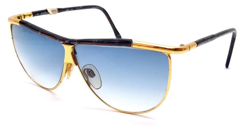 Safilo
. משקפי שמש וינטג' חדשים לחלוטין באיכות עלית, לא היו בשימוש מעולם. הגיעו מעזבון בעל חנות 