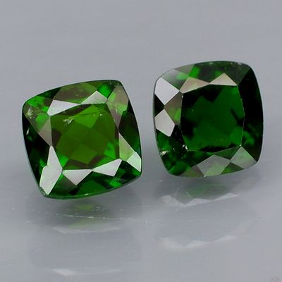 Chrome Diopside Pair - 2.34cts - Sakha (Yakutia). GEM TYPE
Chrome Diopside