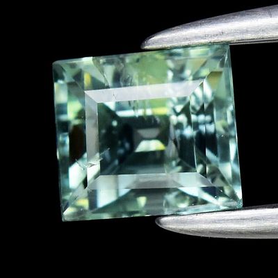 Safira - 0.60cts - Madagáscar. Tipo de Gema: Safira Natural
Forma: Baguete
