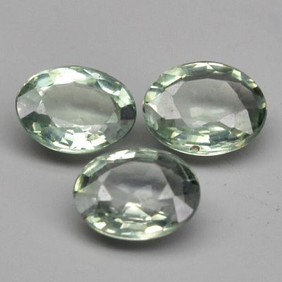 3 Safiras - 1.09cts - Tanzânia . Tipo de Gema: Safira Natural
Forma: Oval