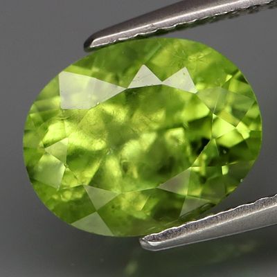 Peridoto - 3.01cts - Paquistão. Tipo de gema: Peridoto Natural
Forma: Oval