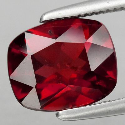 Garnet - 1.59cts - Tanzânia. Tipo de Gema: Granada Rodolita Natural