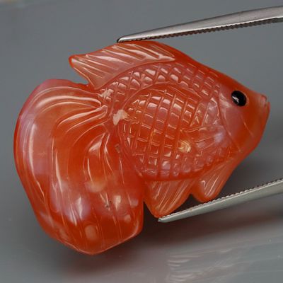 Goldfish Carved Agate, Sapphire eyes- 48.62cts - Mexico. GEM TYPE: Natural SAPPHIRE
SHAPE: