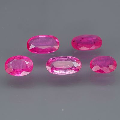 RUBY - 4.94cts - Mozambique. GEM TYPE: Natural RUBY
SHAPE: Oval