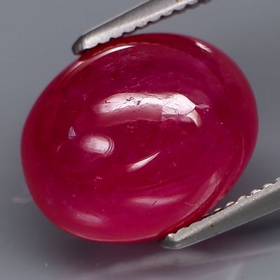 RUBY - 5.61cts - Mozambique. GEM TYPE: Natural RUBY 
SHAPE: Oval Cabochon 