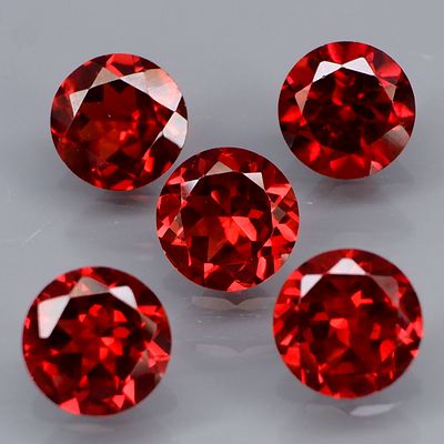 5 Garnet - 4.87cts - Mozambique. GEM TYPE: Natural Rhodolite Garnet 
SHAPE: 