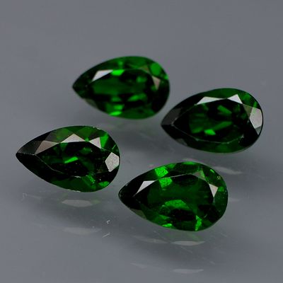 4 Chrome Diopside - 2.98cts - Sakha (Yakutia). GEM TYPE 
Chrome Diopside 