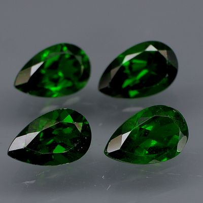4 Chrome Diopside - 3.03cts - Sakha (Yakutia). GEM TYPE 
Chrome Diopside 