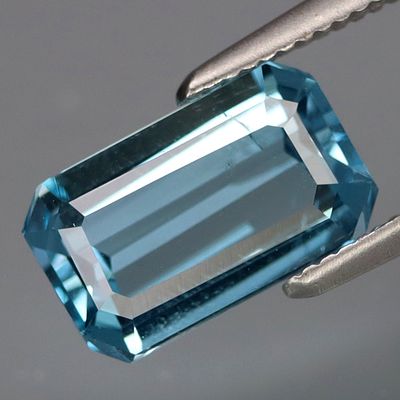 Topaz - 2.18cts - Brazil. GEM TYPE: Natural Topaz 
SHAPE: Emerald 