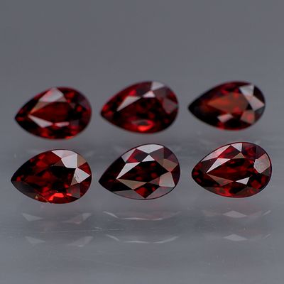6 Garnet - 6.87cts - Mozambique. GEM TYPE: Natural Rhodolite Garnet 
SHAPE: 