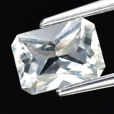 Topaz - 0.88cts - Brasil. GEM TYPE: Natural Topaz 
SHAPE: Radiant-Cut 