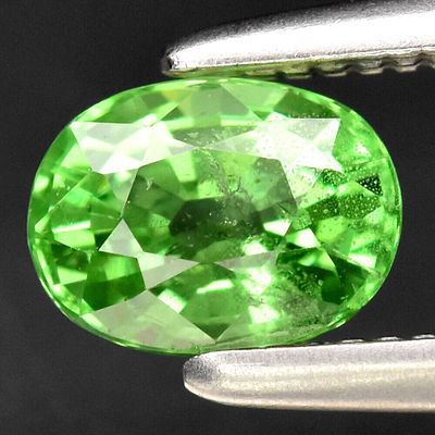 Tsavorite Garnet - 0.51cts -Tanzania. GEM TYPE: Natural Tsavorite Garnet 
SHAPE: 