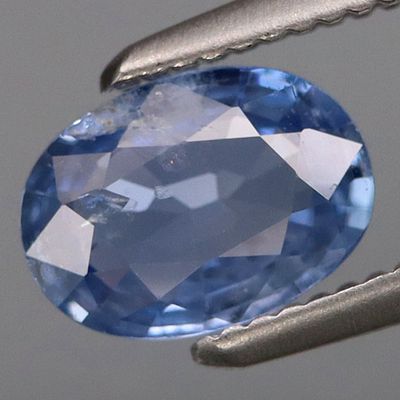 Sapphire - 0.87cts - Ceylon. GEM TYPE: Natural SAPPHIRE 
SHAPE: Oval 