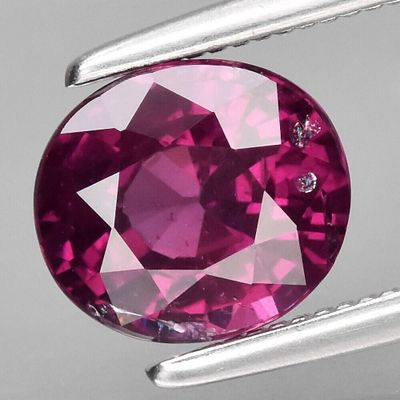 Garnet - 1.42cts - Africa. GEM TYPE: Natural Rhodolite Garnet 
SHAPE: 