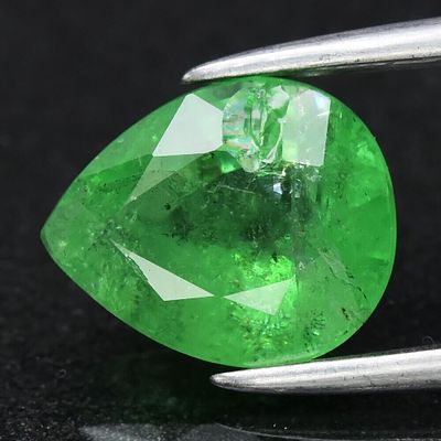 Demantoid Garnet - 1.56cts - Madagascar. GEM TYPE: Natural Demantoid Garnet 
SHAPE: 