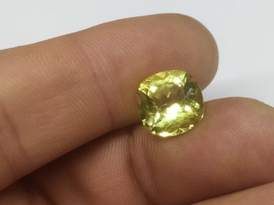 Quartz - 5.81cts - Brazil. GEM TYPE: Natural Quartz 
SHAPE: Cushion 