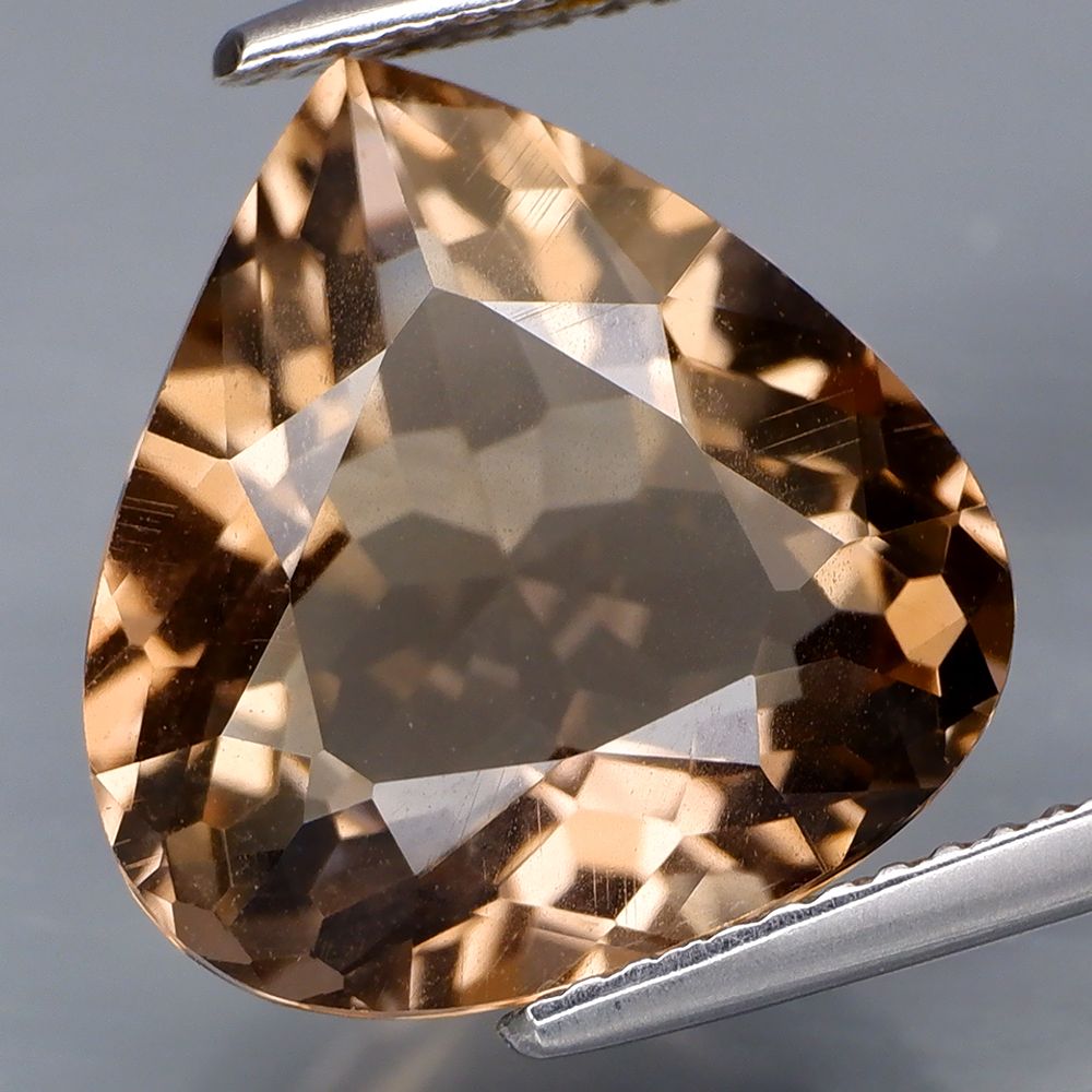 Smoky Quartz - 6.87cts - Brazil. GEM TYPE: Natural Quartz 
SHAPE: Pear 
WEIGHT: 6.87Ct. 
SIZE: 