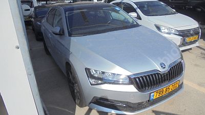 סקודה סופרב מודל 2022. 37,751 ק"מ, יד ראשונה. תיבת הילוכים: אוטומטי
צבע: אפור, מנוע: בנזין, נפח 